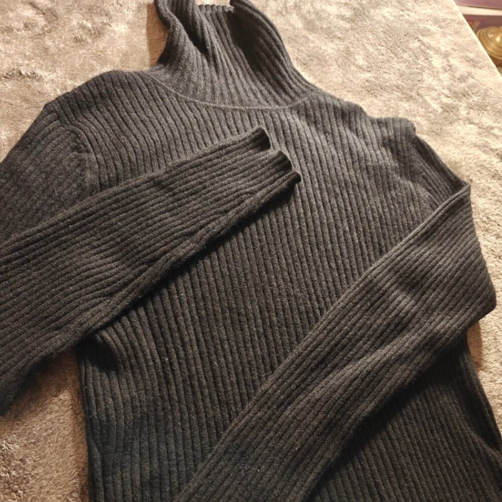 100 percent cashmere Valerie Stevens black ribbed turtleneck L - Picture 2 of 4